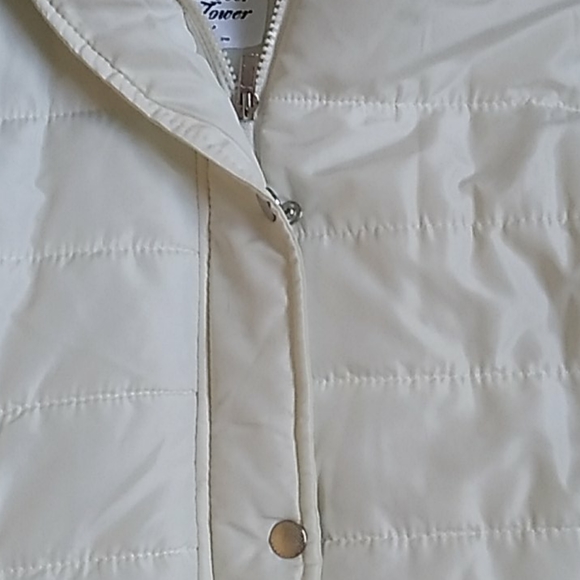 Forever Flower Womens White Puffer Vest - Picture 4 of 7